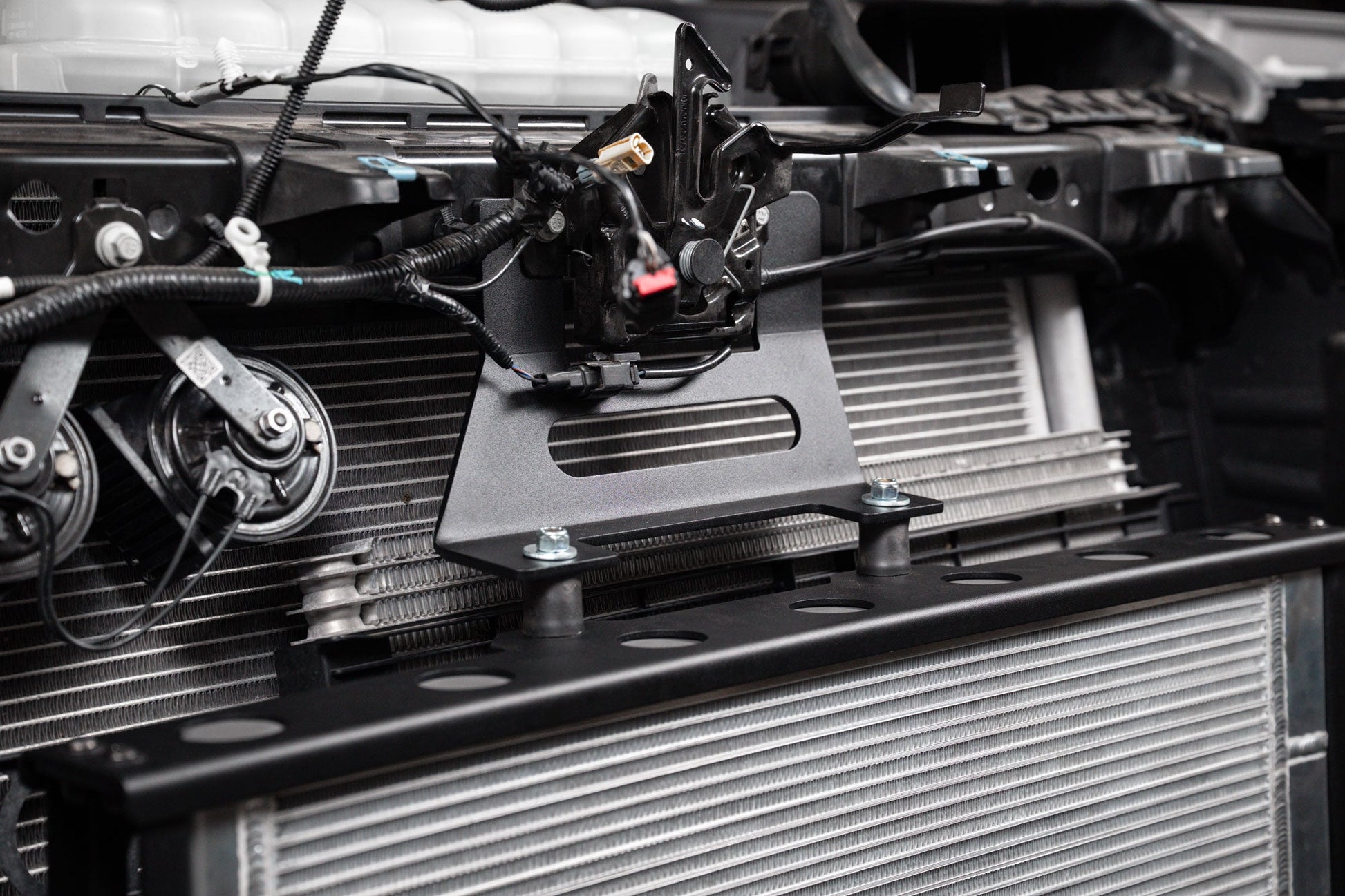 Raptor R High-Mount Heat Exchanger bracket detail