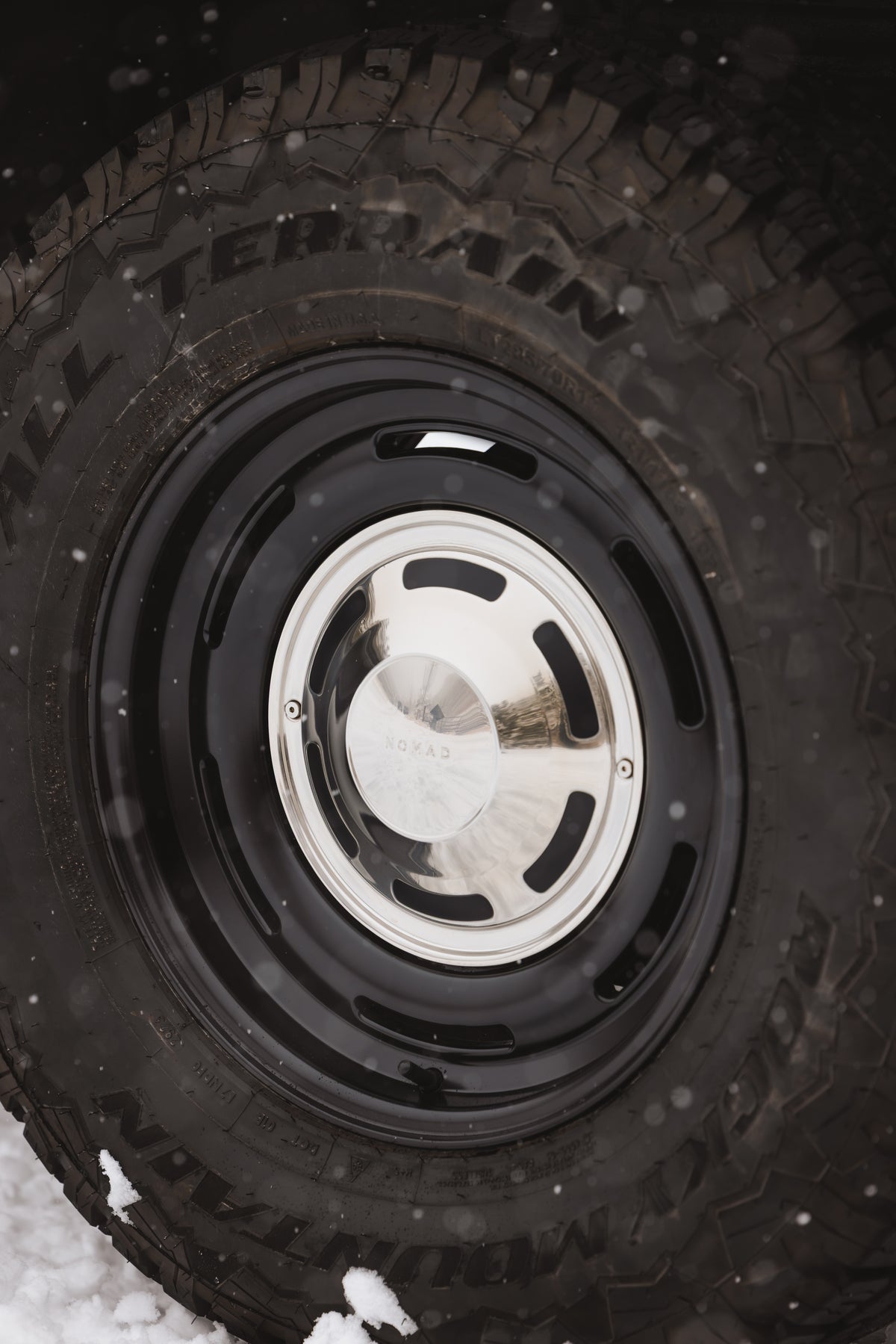 Nomad Wheels 504 Field stainless steel vintage cap installed close-up